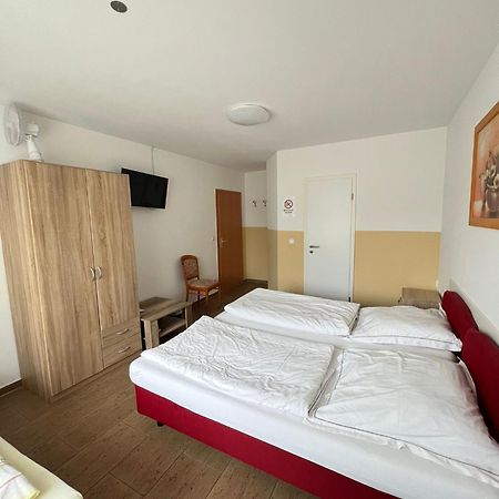 Hotel Restaurant Neffelthal ケルペン エクステリア 写真